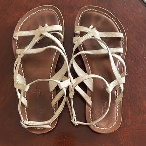 Women’s Bernardo Leather Bone Colored Flat Strappy Sandals. Size 7.5.